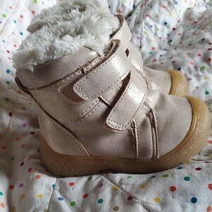 Cat & Jack Cozy Boots Size 5.
